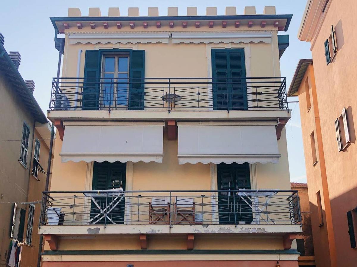 L'Eternita' E' Il Mare Mischiato Col Sole Rimbaud Lejlighed Ventimiglia Eksteriør billede